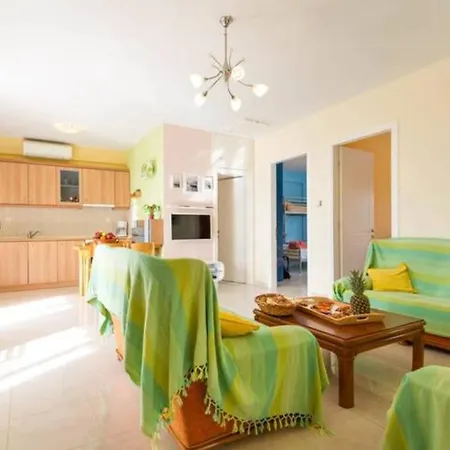 Sun Sea & Views 100m From Beach! Apartment