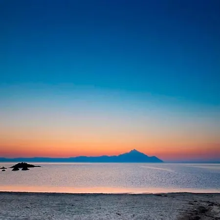 Sun Sea & Views 100m From Beach! *