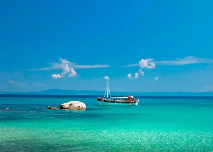 Sun Sea & Views 100m From Beach! *