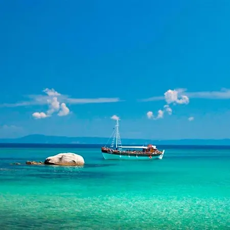 Sun Sea & Views 100m From Beach! *